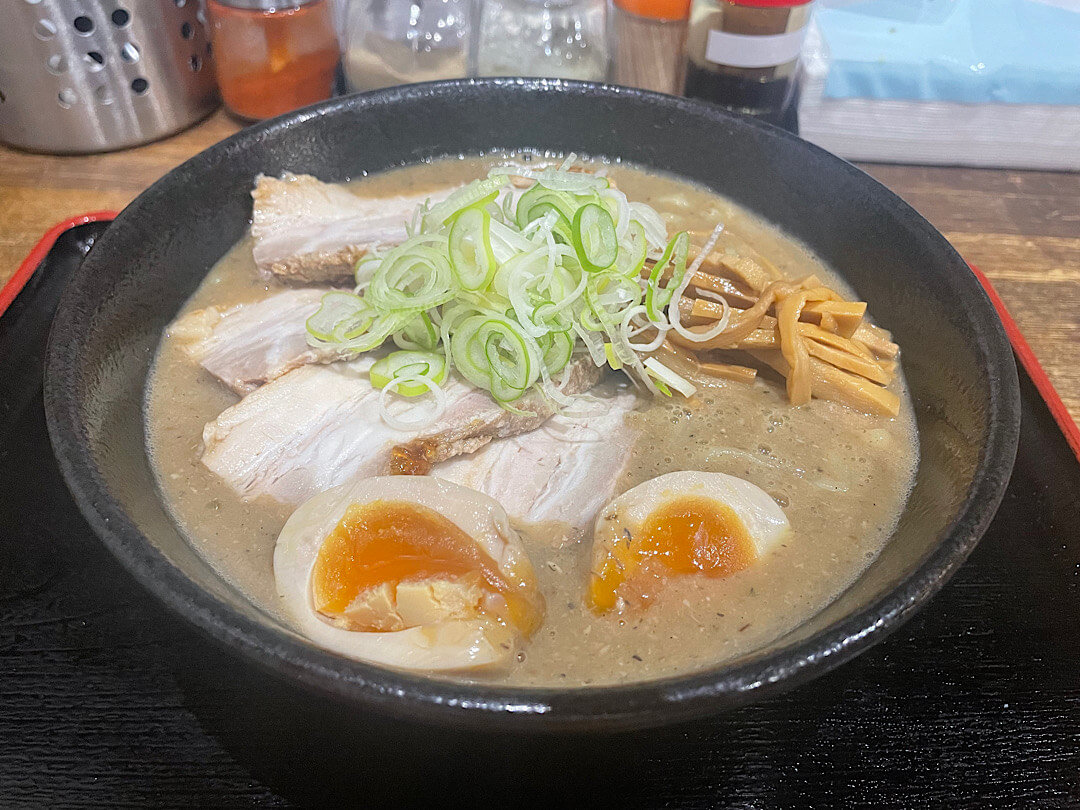 暗黒中華そば雷電のナショナルニボグラフィック