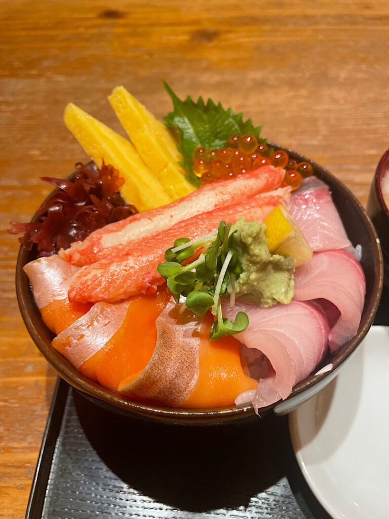 注文した冬の味覚丼のアップ画像
