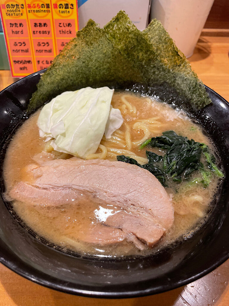 注文した豚骨醤油ラーメン(2)