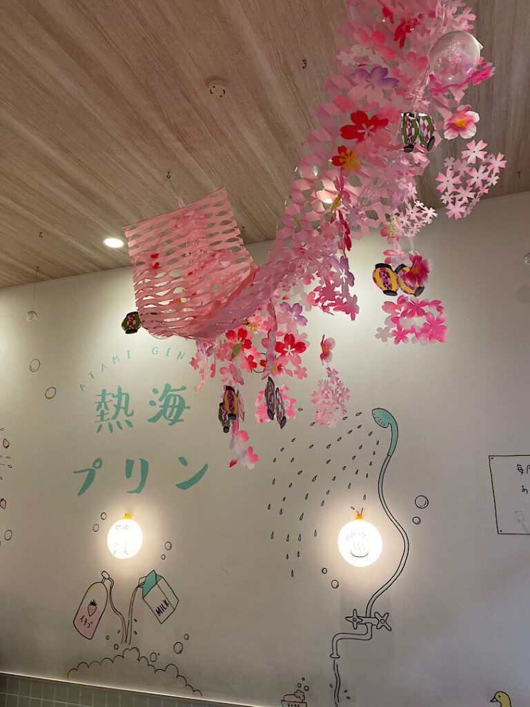 熱海プリンカフェの店内の様子