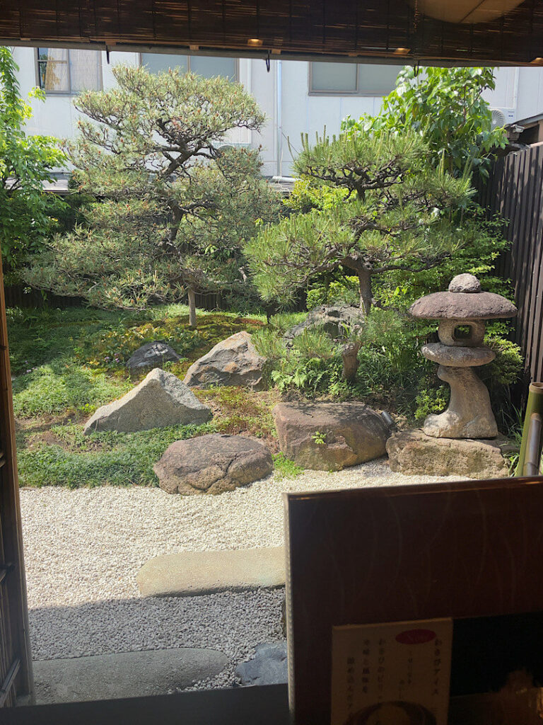 あつた蓬莱軒の庭