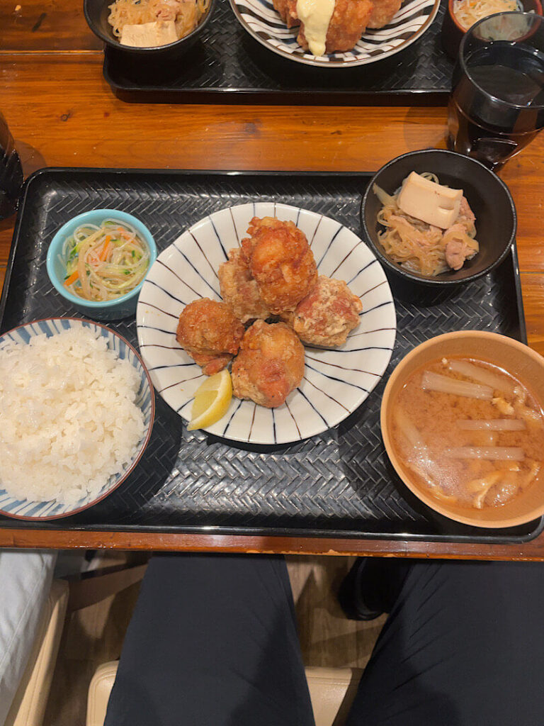 注文した唐揚げ定食(1)