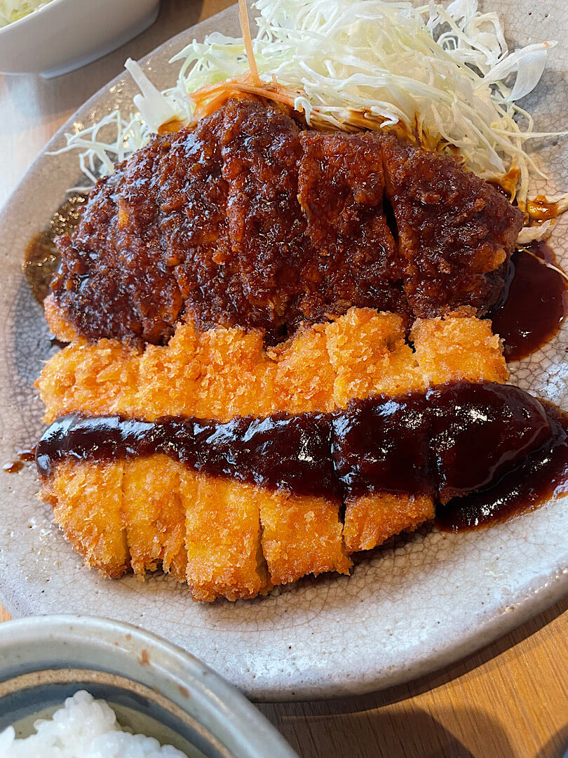 注文した『わらじ定食』（２）