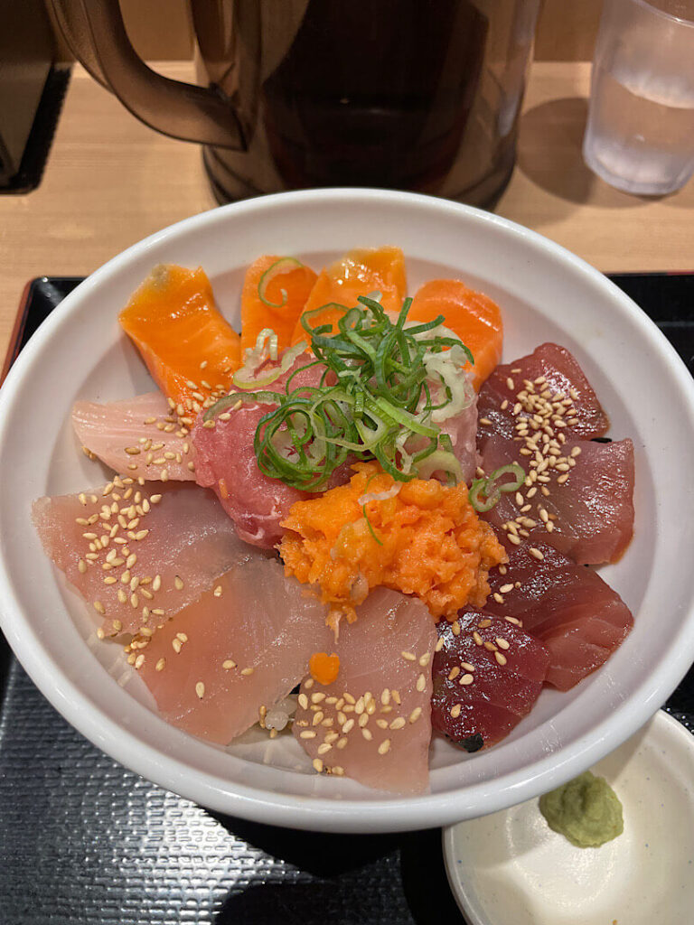看板メニューの得三崎丼（２）
