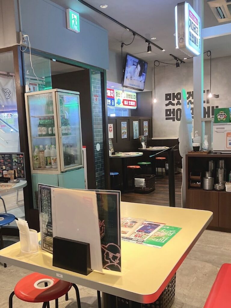 韓国屋台ハンサムの店内の様子