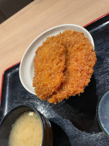 注文した、秩父わらじかつ丼（お店の看板メニュー）