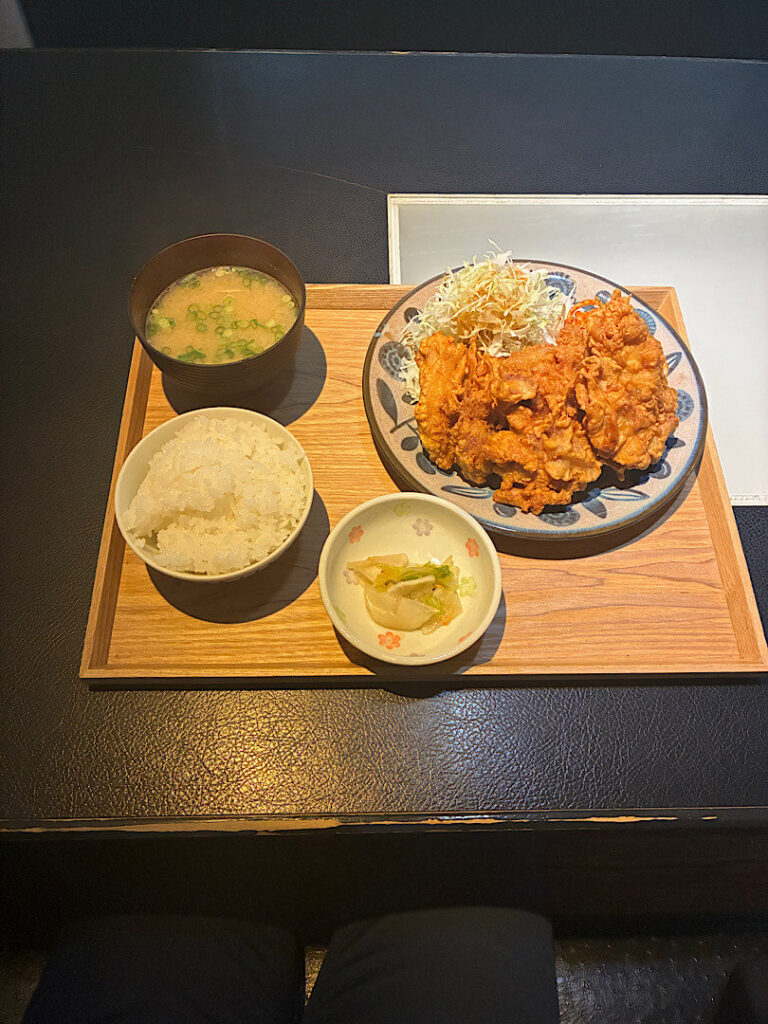 注文した、伝説の若鶏唐揚定食(1)