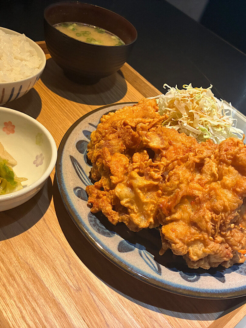 注文した、「腹八分目」の伝説の唐揚定食