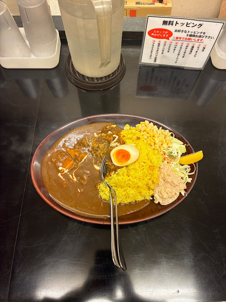 カレーは飲み物の黒カレー（山盛り）
