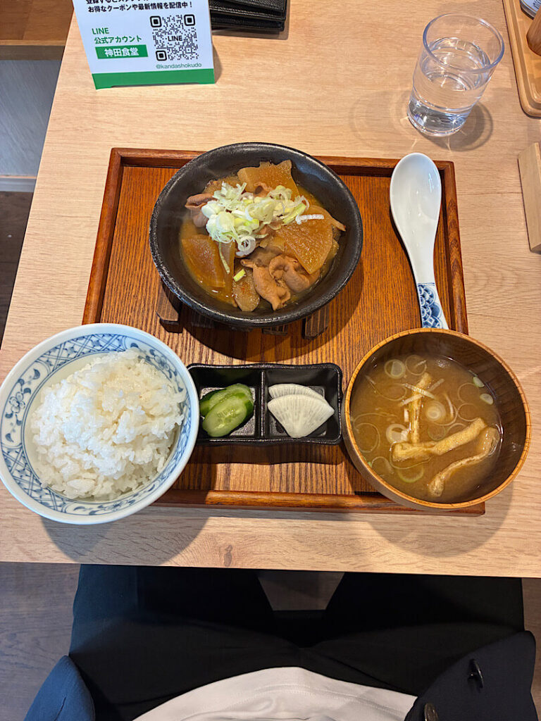 神田食堂のもつ煮定食