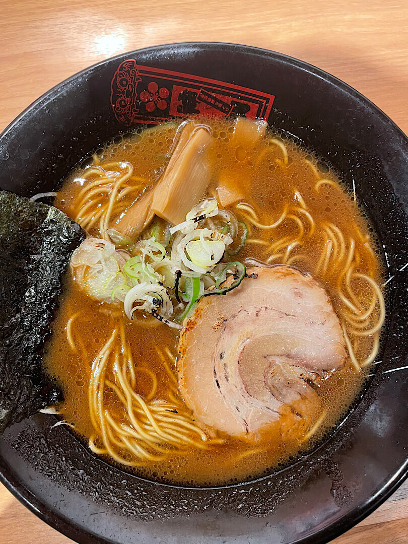 金澤濃厚豚骨ラーメン 神仙の看板メニュー