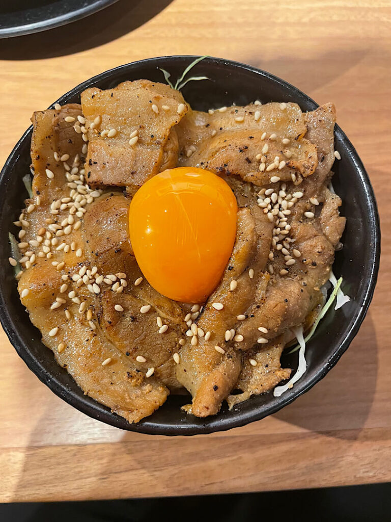 金沢濃厚豚骨ラーメン神仙の炙り豚玉めし