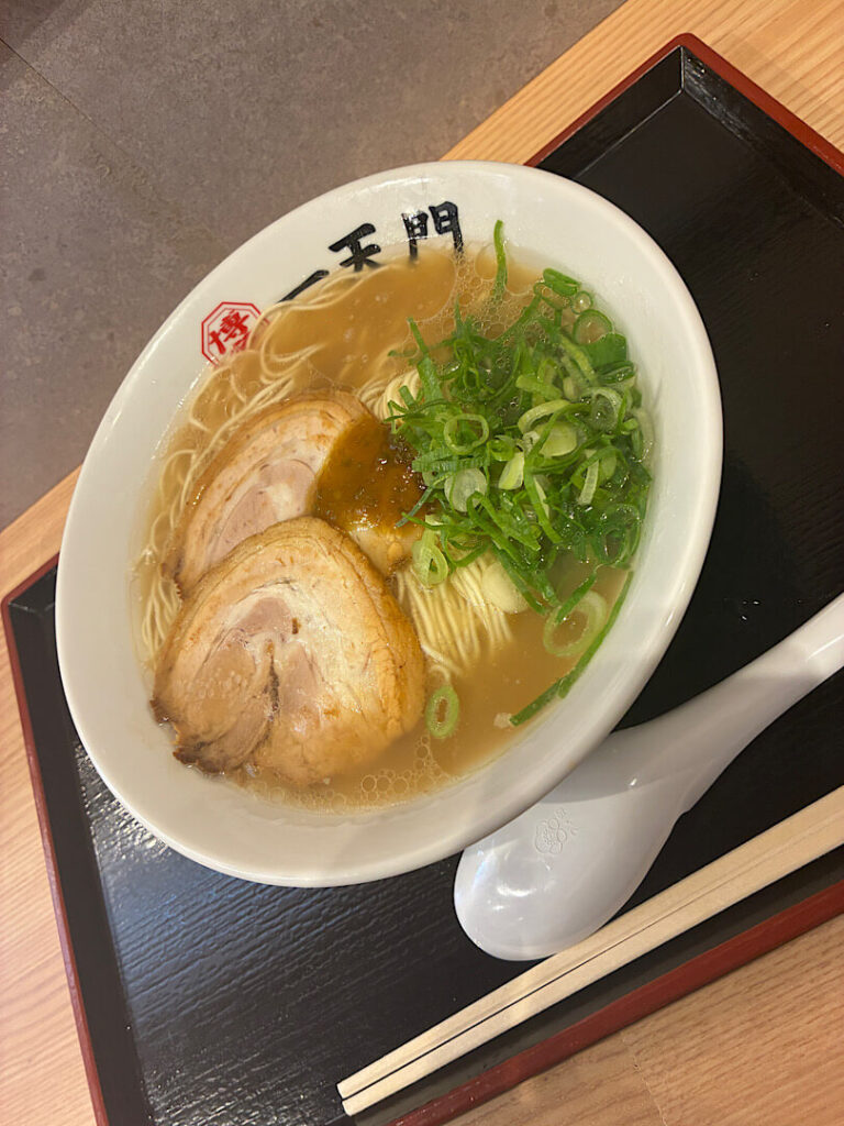 神田にある一天門の和風とんこつラーメン(1)