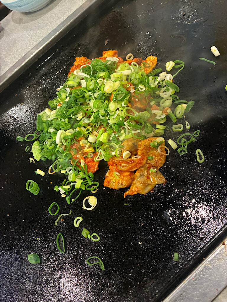 有賀藤のぶたホルモン焼き